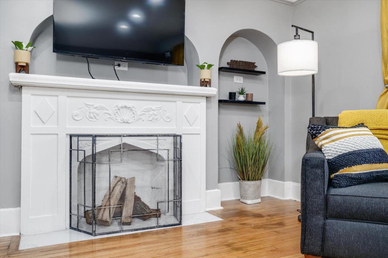 Modern & Cozy East Side Gem ~ Queen Beds ~ Parking Detroit Bagian luar foto